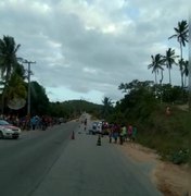 Colisão entre carro e moto deixa feridos em Japaratinga