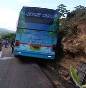Motorista morre e passageiros se ferem em acidente com ônibus de MG no RJ