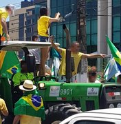 Carro oficial da Prefeitura de Maceió é usado em manifestação pró-Bolsonaro
