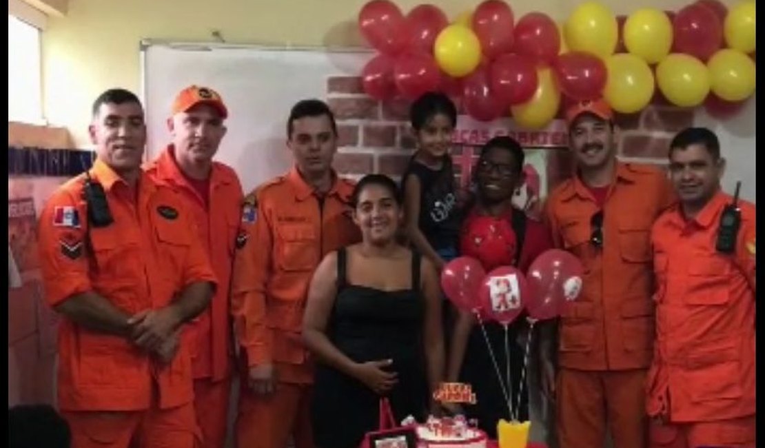 Menino sonha ser bombeiro e militares fazem festa surpresa em Maragogi
