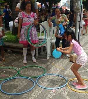 Prefeitura promove ações alusivas ao Dia das Crianças em praça de Arapiraca