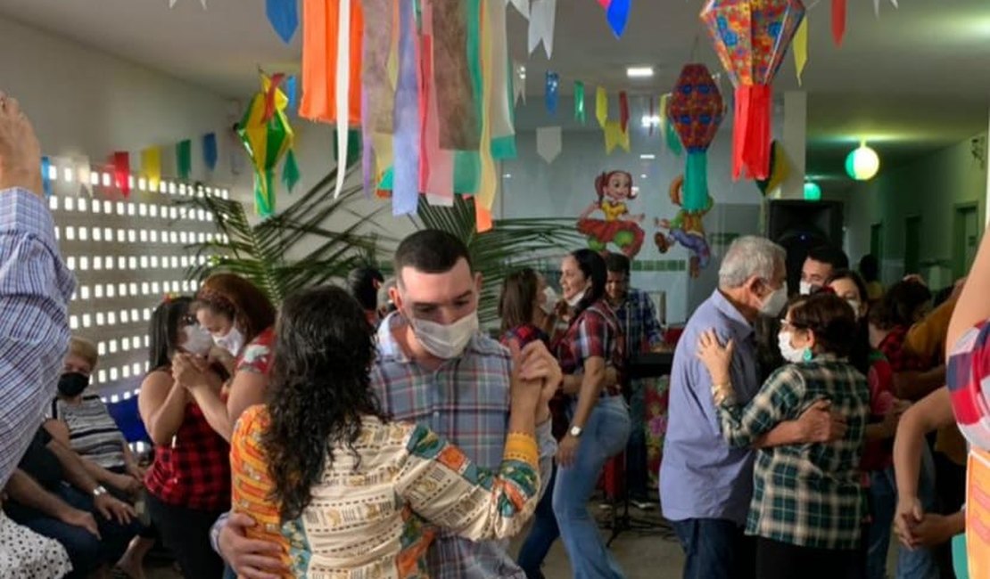 [Vídeo] Profissionais e usuários do 1º Centro de Saúde participam de festividade junina