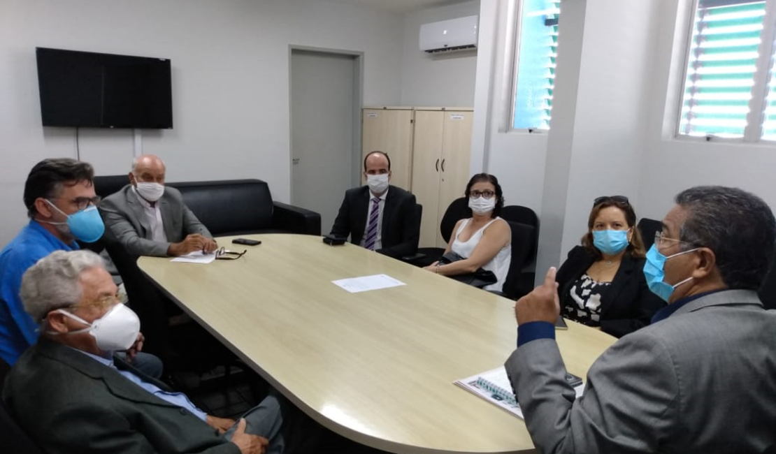 Pedro Madeiro se reúne com representantes da Rede Hospitalar e Ambulatorial
