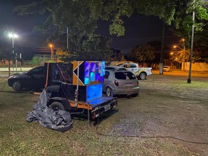 Operação Harpócrates: Polícia recolhe veículo com paredões em Maceió
