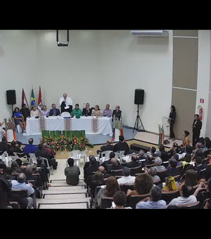 Tonholo faz seu primeiro discurso como Reitor da UFAL