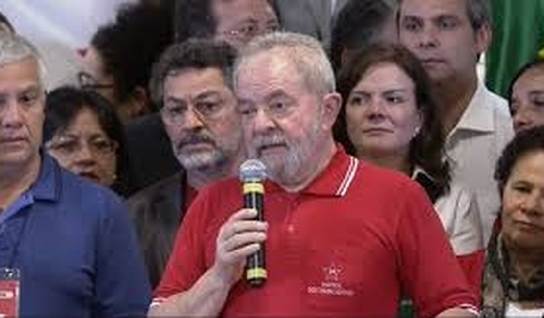 Após ser denunciado, Lula se pronuncia e nega qualquer irregularidade