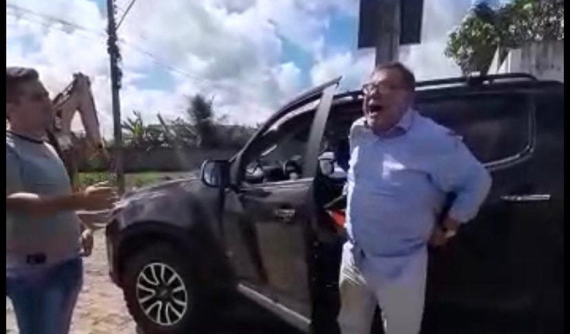 Vídeo: Vereador agride trabalhadores em Murici