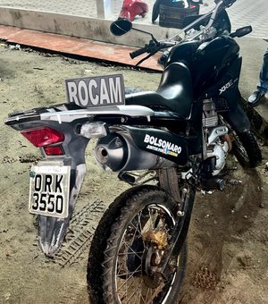 Moto furtada em Arapiraca é abandonada no bairro Jardim Tropical