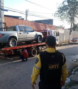 Agentes da SMTT coíbem estacionamento irregular em Maceió