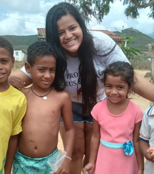 Jovem de Girau do Ponciano divide o amor pelas filhas com o sentimento de solidariedade por outras crianças