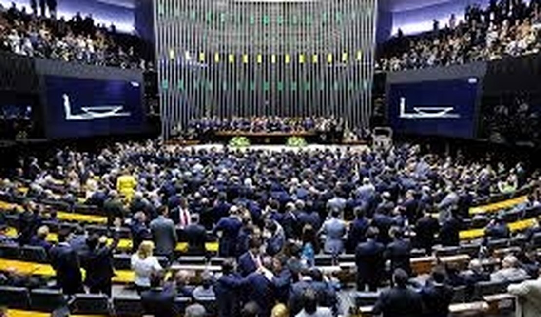 Presidência da Câmara será disputada hoje por 17 deputados