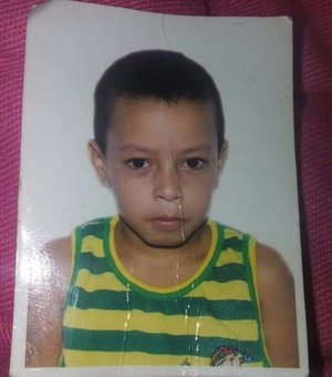 Polícia investiga morte de criança de oito anos encontrada carbonizada em matagal