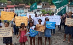 Crianças protestam contra possível fechamento de escola