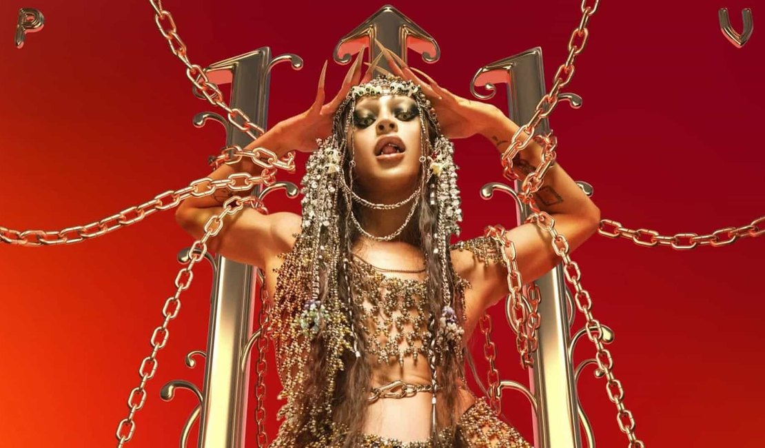Pabllo Vittar é aclamada e público exalta diversidade do '111 Deluxe'