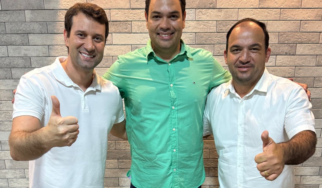 Valmir Filho recebe apoio dos deputados Daniel Barbosa e André Silva para a prefeitura de Limoeiro