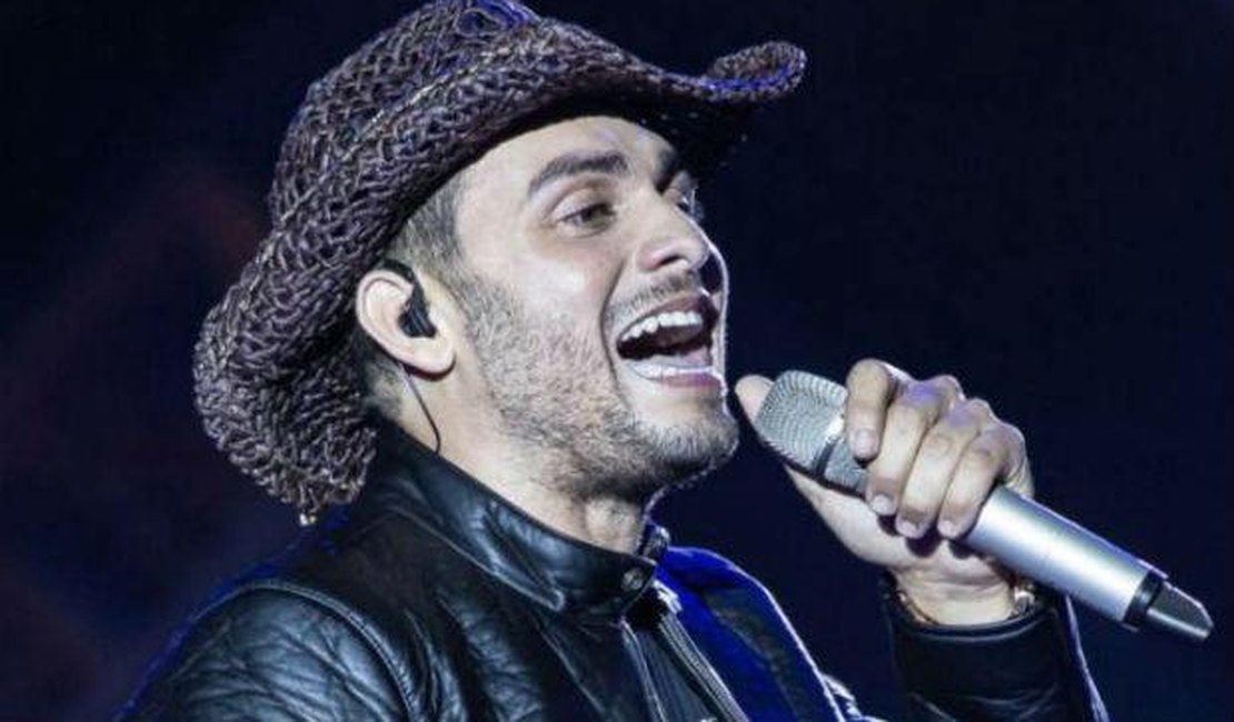 São João de Campina Grande começa com shows de Mano Walter e Santanna