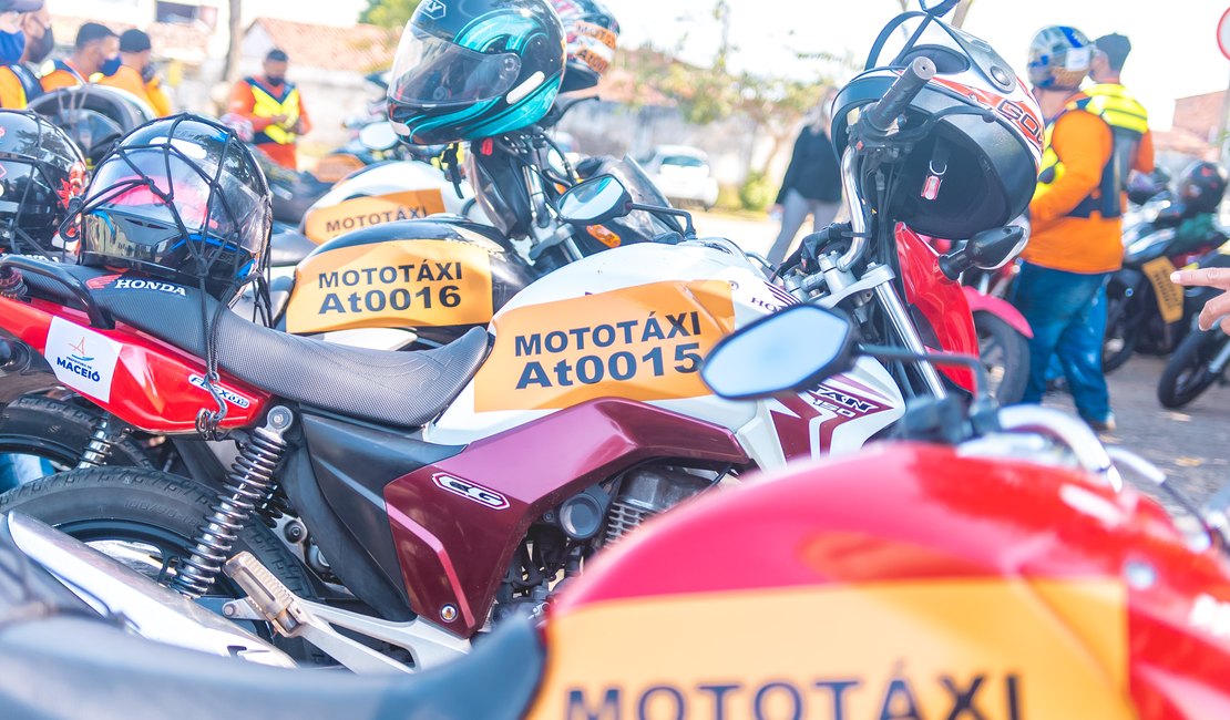 Mototaxista é punido pela SMTT por furar bloqueio em feira livre de Palmeira