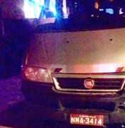 Motorista colide em van e foge do local do acidente em Delmiro Gouveia