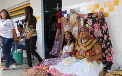 Artistas de Arapiraca são homenageados em feira na escola Aurino Maciel