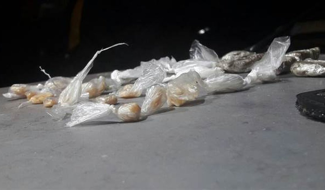 Mulher é presa com drogas em grota da Chã da Jaqueira, em Maceió