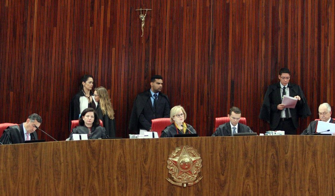 TSE decide por 6 votos a 1 rejeitar a candidatura de Lula a presidente