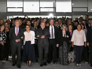 Após reunião, Lula caminha com governadores e ministros até o Supremo Tribunal Federal