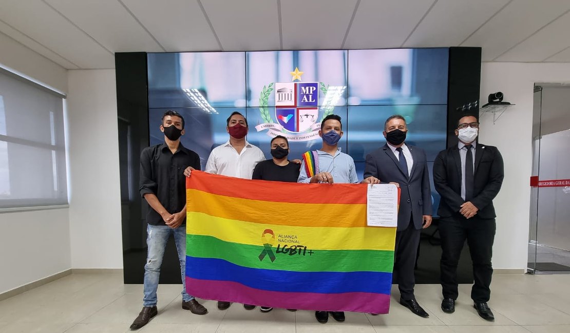 Grupo Gay de AL entrega solicitação ao MP para apurar caso de homofobia praticado por pastor