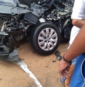 Colisão entre carro e caminhão deixa jovem gravemente ferido na cidade de Junqueiro