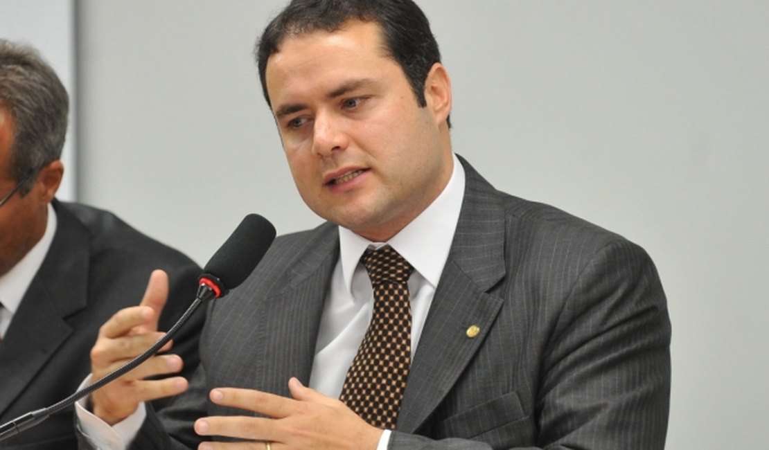 Renan Filho confirma antecipação do 13º salário aos servidores públicos estaduais