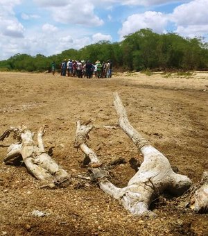 Moradores impedem extração de areia de rio em município do Agreste