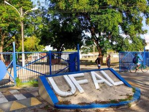 Técnico-administrativos da Ufal e Ifal entram em greve por tempo indeterminado