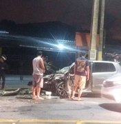 Grave acidente envolvendo dois carros deixa seis pessoas feridas