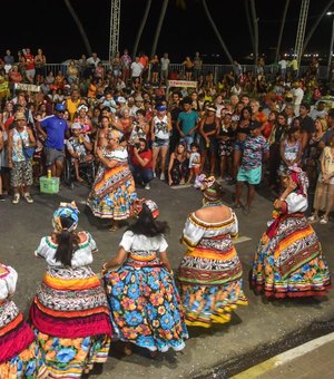 Maceioenses e turistas se despedem do Carnaval 2020