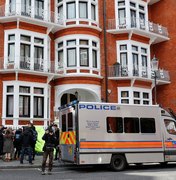 Julian Assange, fundador do WikiLeakes, é preso em Londres