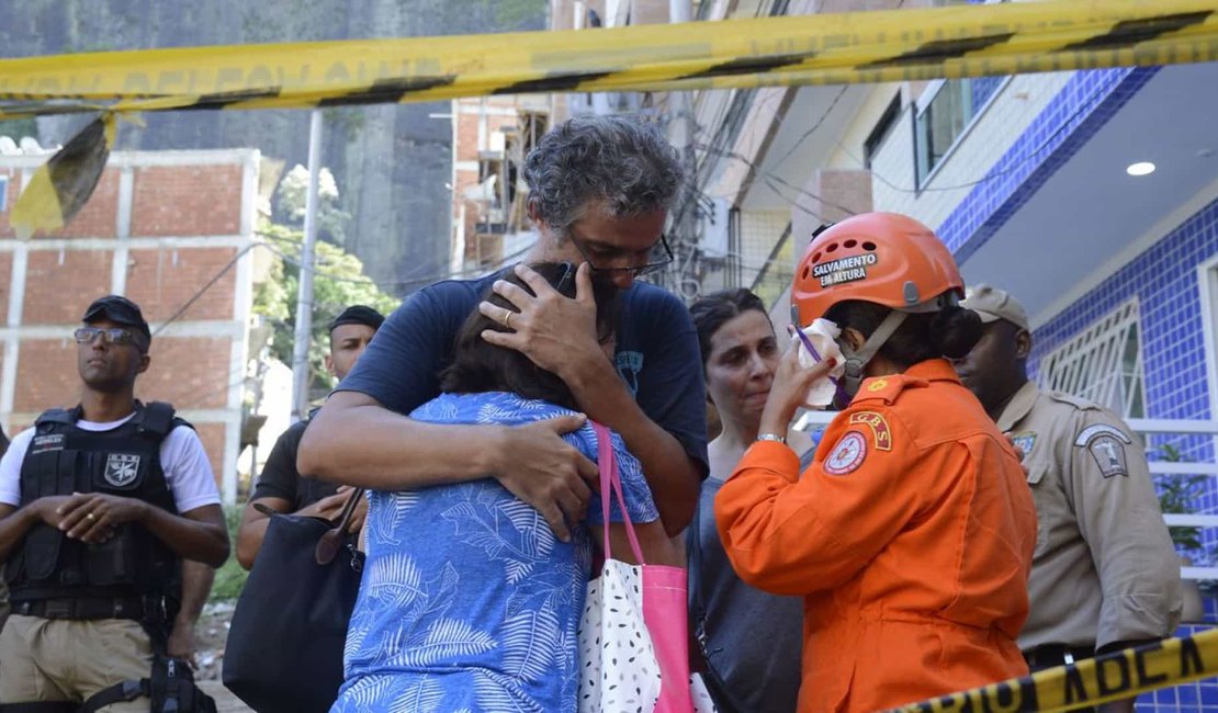 Bombeiros encerram buscas após desabamento de prédios no Rio