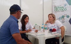 Farmacêuticos tiram dúvidas a respeito de medicamentos em Arapiraca