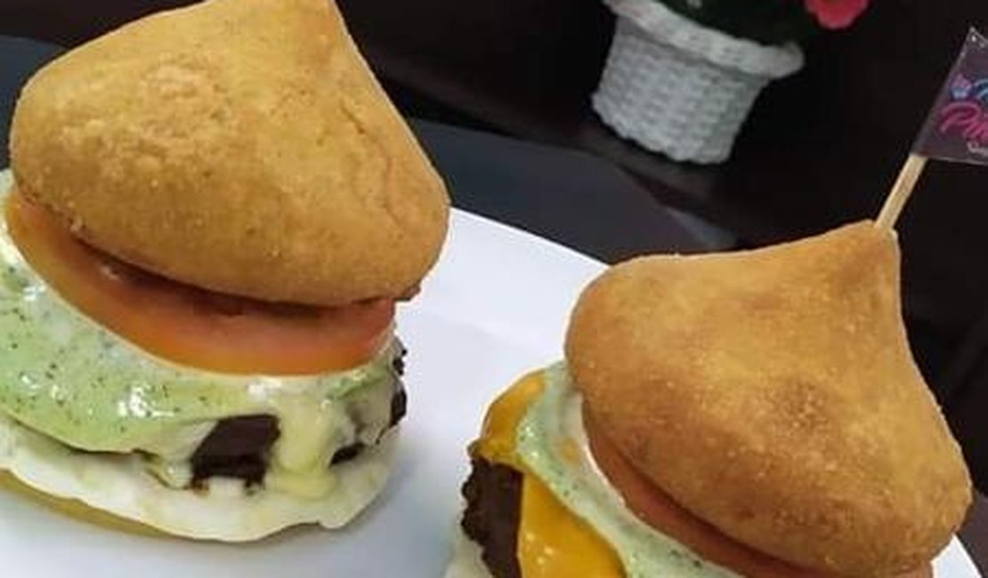 Lanchonete  cria hambúrguer de coxinha e viraliza nas redes sociais