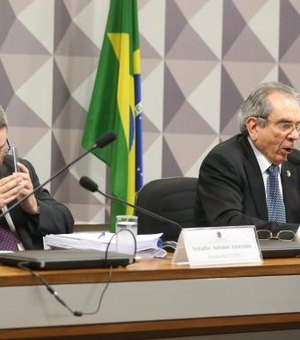 Comissão aprova relatório favorável ao impeachment de Dilma Rousseff