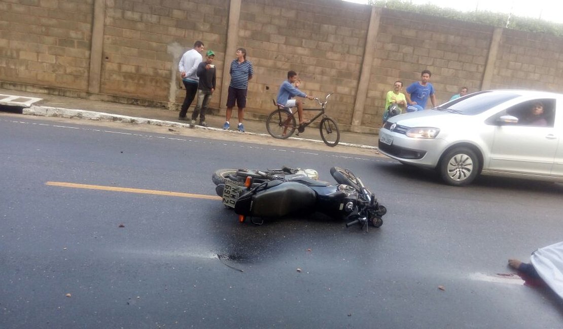 Motociclista morre após perder controle da direção e bater em árvore em Arapiraca 