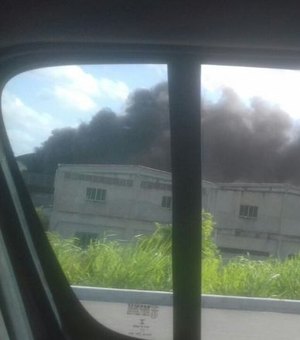 Incêndio atinge depósito desativado em Murici