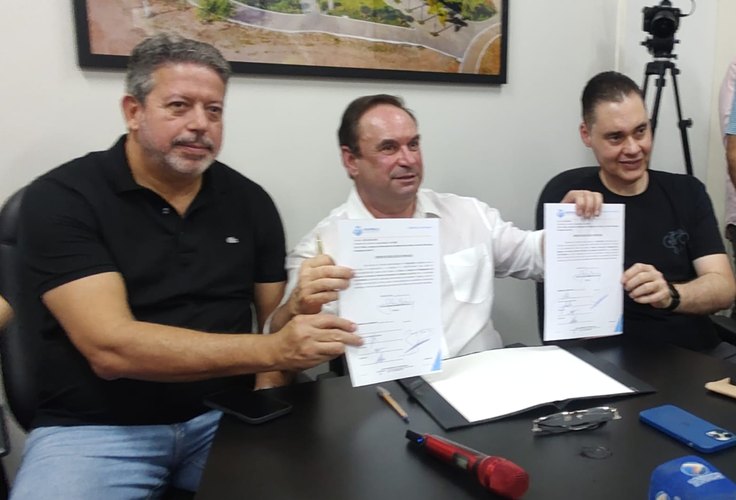 [VÍDEO] Em Arapiraca, Arthur Lira diz que centrão vai disputar presidência da CPMI e alfineta Renan Calheiros