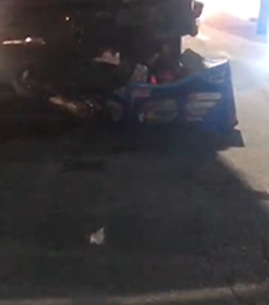 Moto é esmagada por caminhão de lixo nas Mangabeiras e motociclista sobrevive ao acidente
