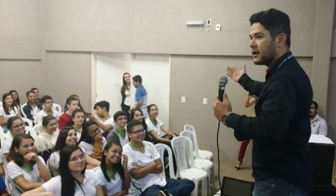 Palestra estimula empreendedorismo em estudantes de Arapiraca