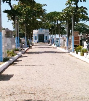 Cemitérios públicos se preparam para receber visitantes no Dia de Finados, em Maceió