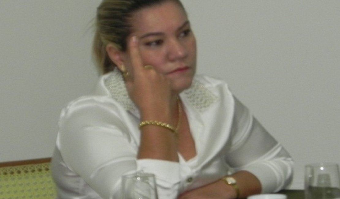 Ex-prefeita de São Cristóvão fala sobre vídeo com agressões em aeroporto