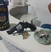 Jovem é preso com arma e drogas em Maceió