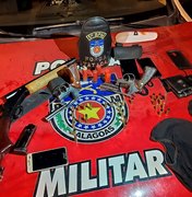 Dupla suspeita de homicídio é presa com armas e munições em Maceió