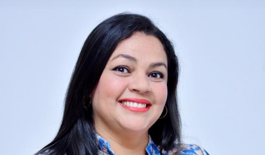 Aleandra de Oliveira é a candidata do partido AVANTE a prefeita de Feliz Deserto