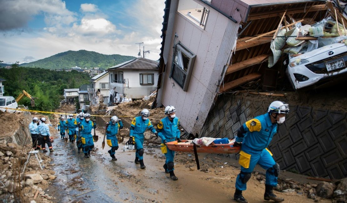 Japoneses buscam parentes desaparecidos após chuvas em Kumano