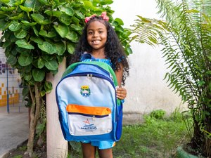 Kits escolares começam a ser entregues nas escolas municipais de Maceió